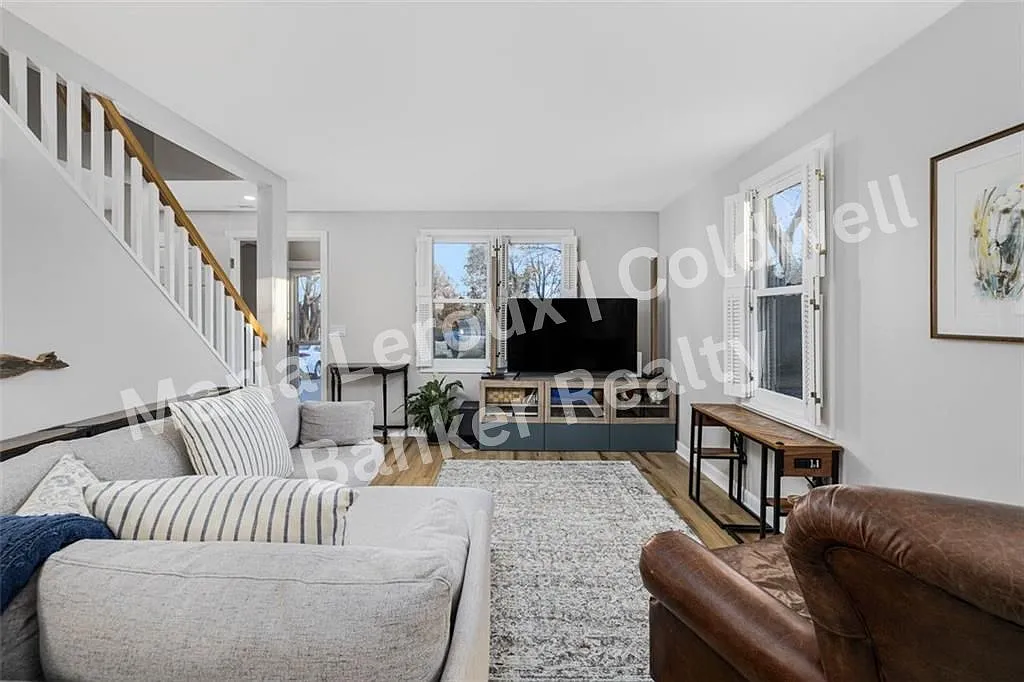 3 bed, 1.5 bath, 1152 sqft, $3,200 — Photo 4