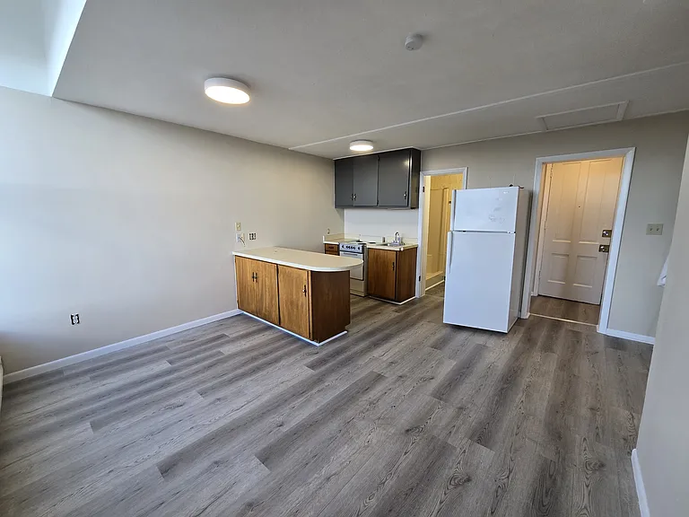 102 N Arch St — Photo 6
