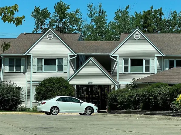 701 E Lowe Ave APT 204, Fairfield, IA 52556