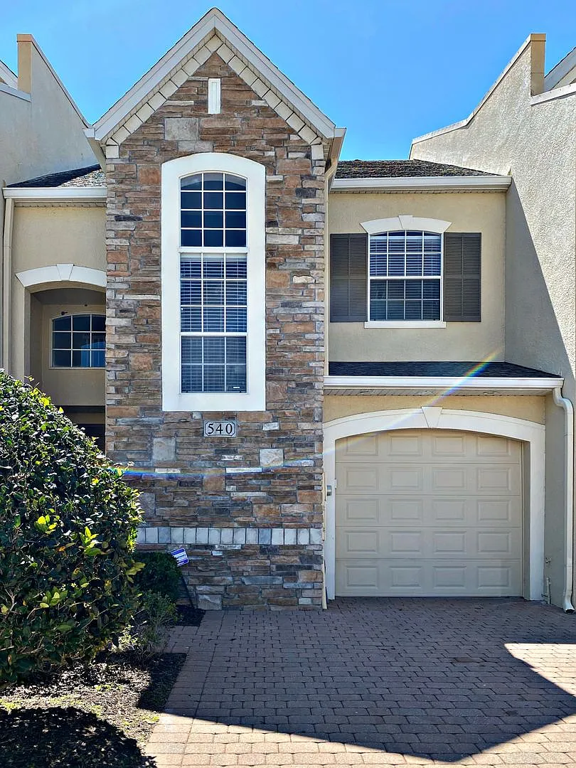 Move in September! Stunning 4 bedroom + Loft, 2.5 bath Townhome Gated community in Avalon Park. 1... — Photo 2