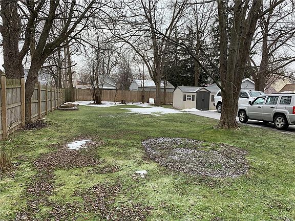4th image of 3579 Walden Ave