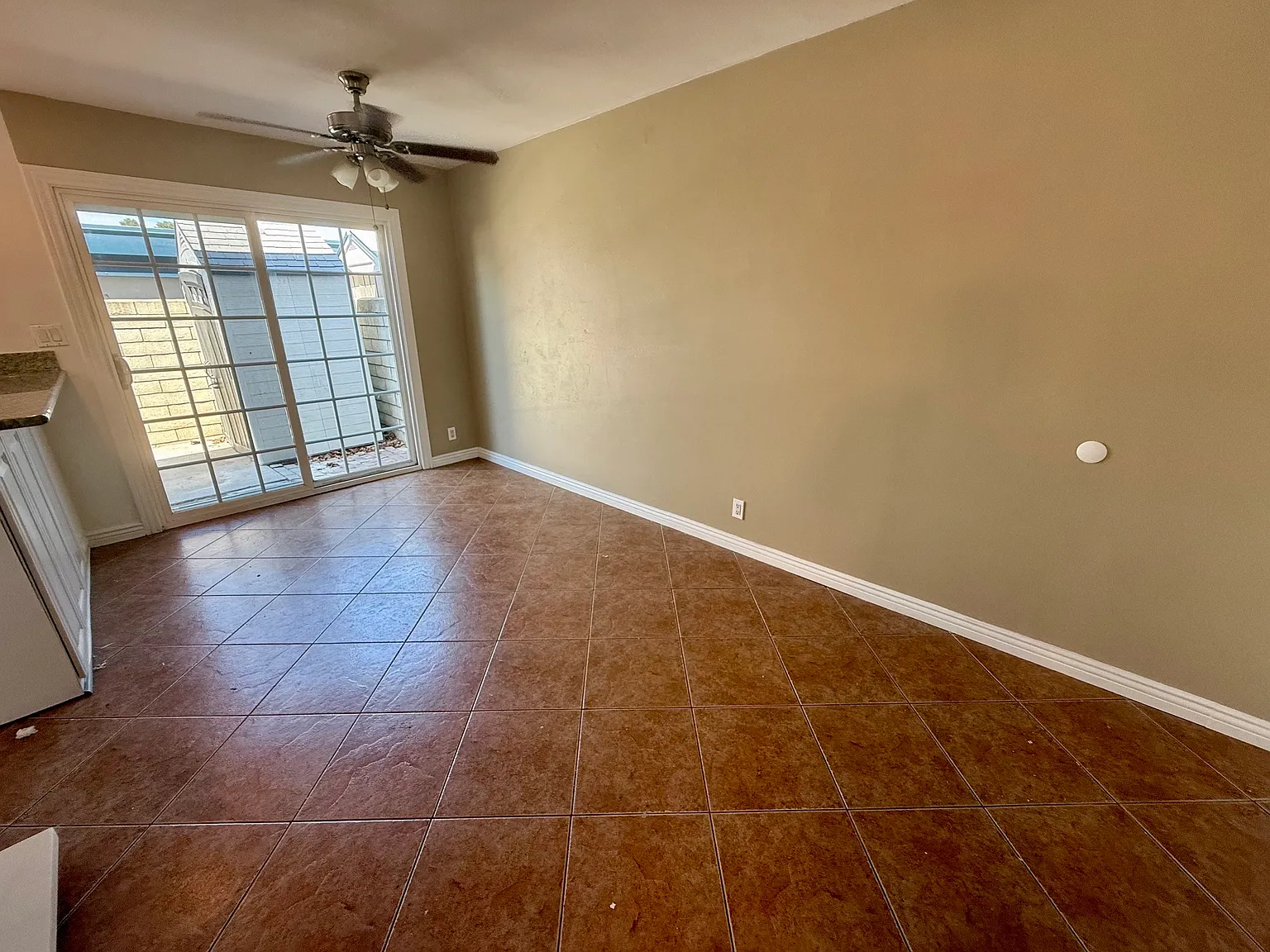 3 bed, 1.5 bath, 1150 sqft, $3,995 — Photo 3