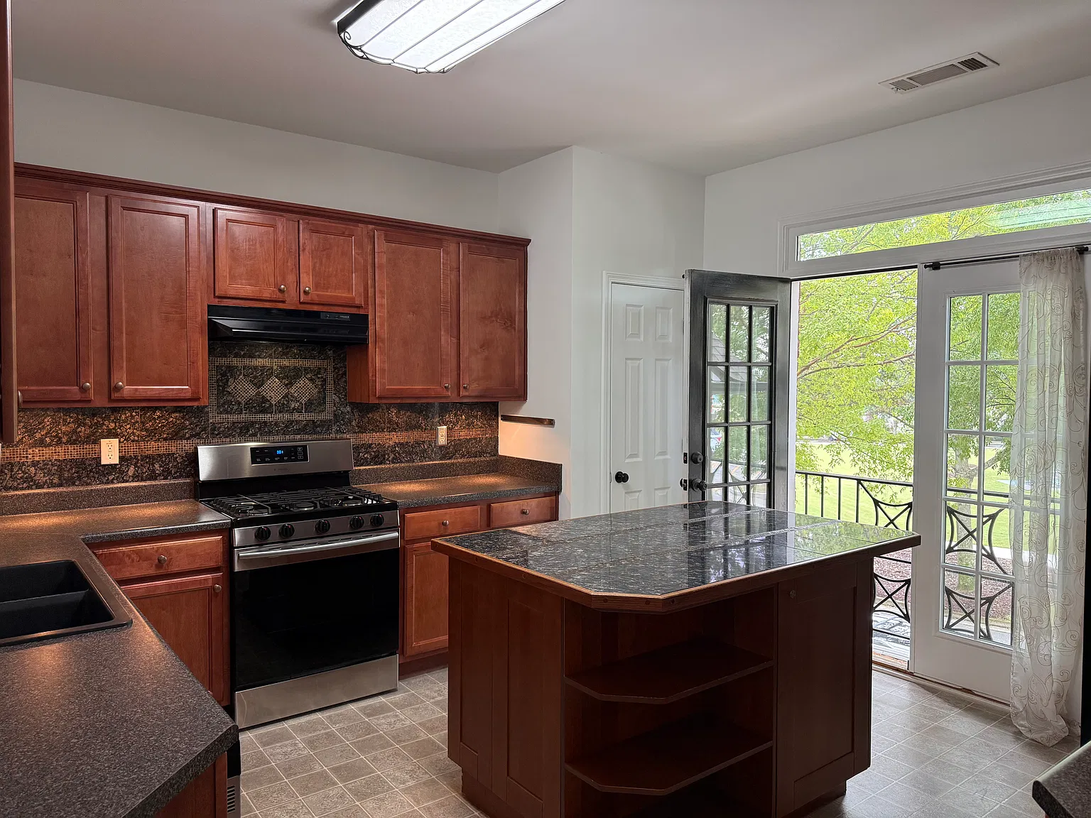 3939 Savannah Square St — Photo 1