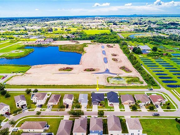 5th image of 709 Brenton Leaf Dr