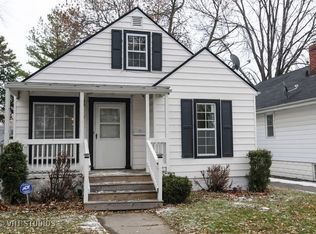 27 S Gretta Ave, Waukegan, IL 60085