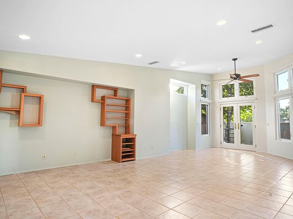 5th image of 929 Olive Ave