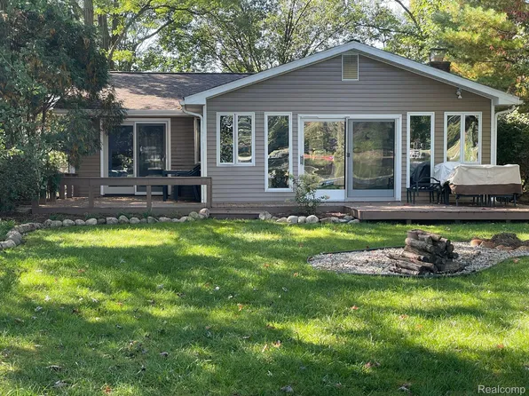 9885 Lime Bay, Pinckney, MI 48169