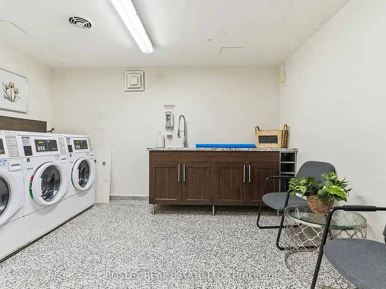 335 Lonsdale Rd #210 — Photo 27