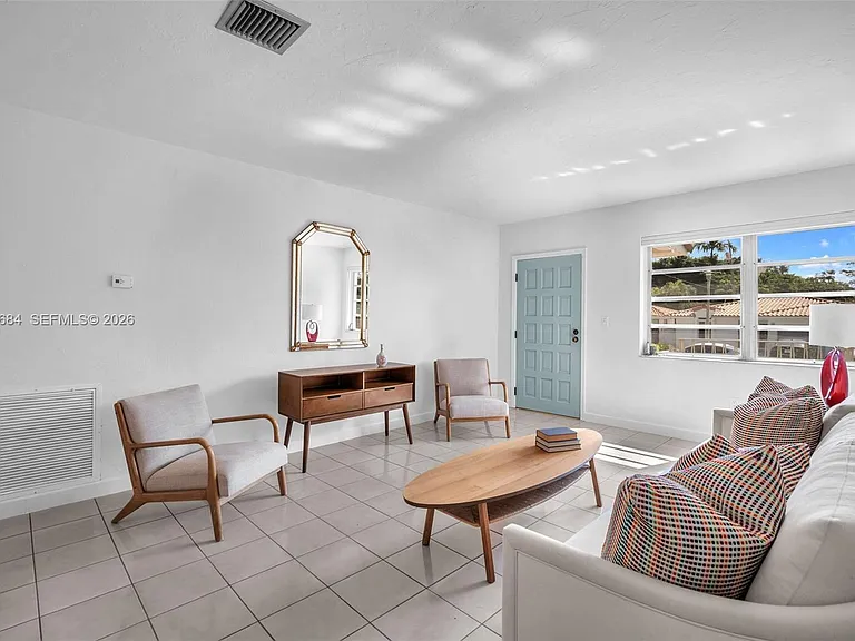 2420 SW 21st Ave — Photo 7