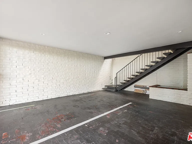 9305 Beverly Crest Dr — Photo 12