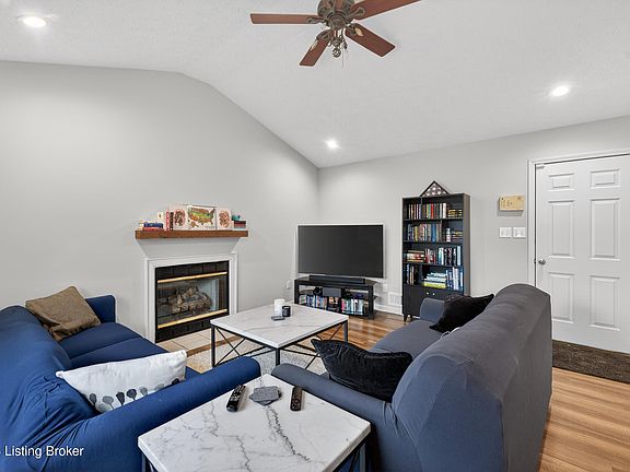 2nd image of 134 Hemingway Pl