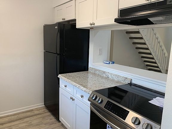 3rd image of 4706 Capri Pl