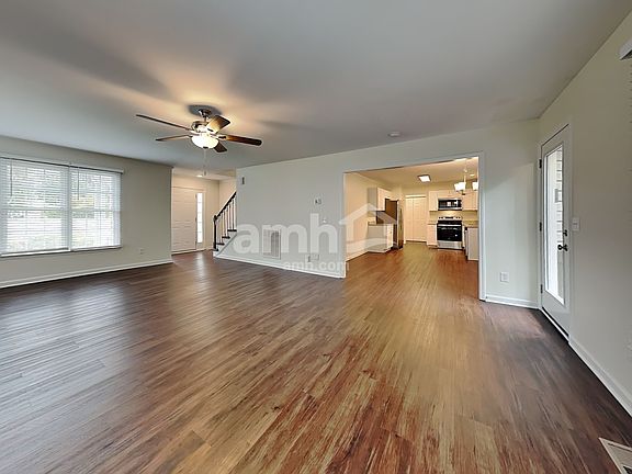 5th image of 614 Pebble Dr