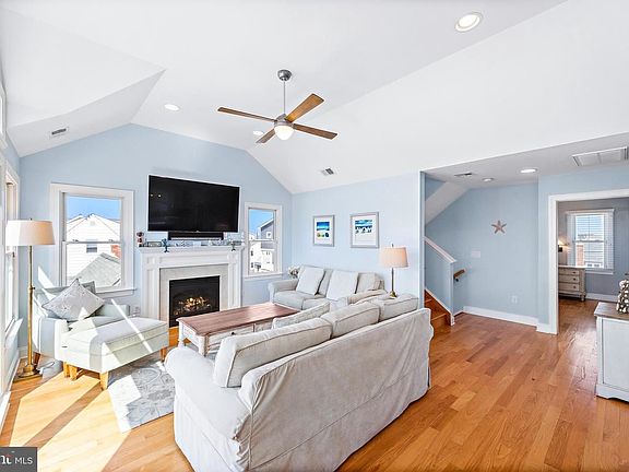 3rd image of 15 W Oceanview Dr