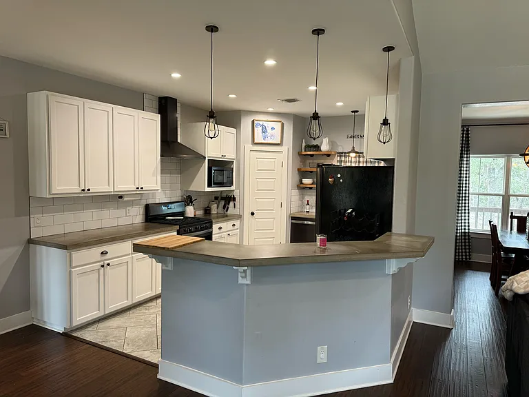 914 Bear Springs Trl — Photo 37