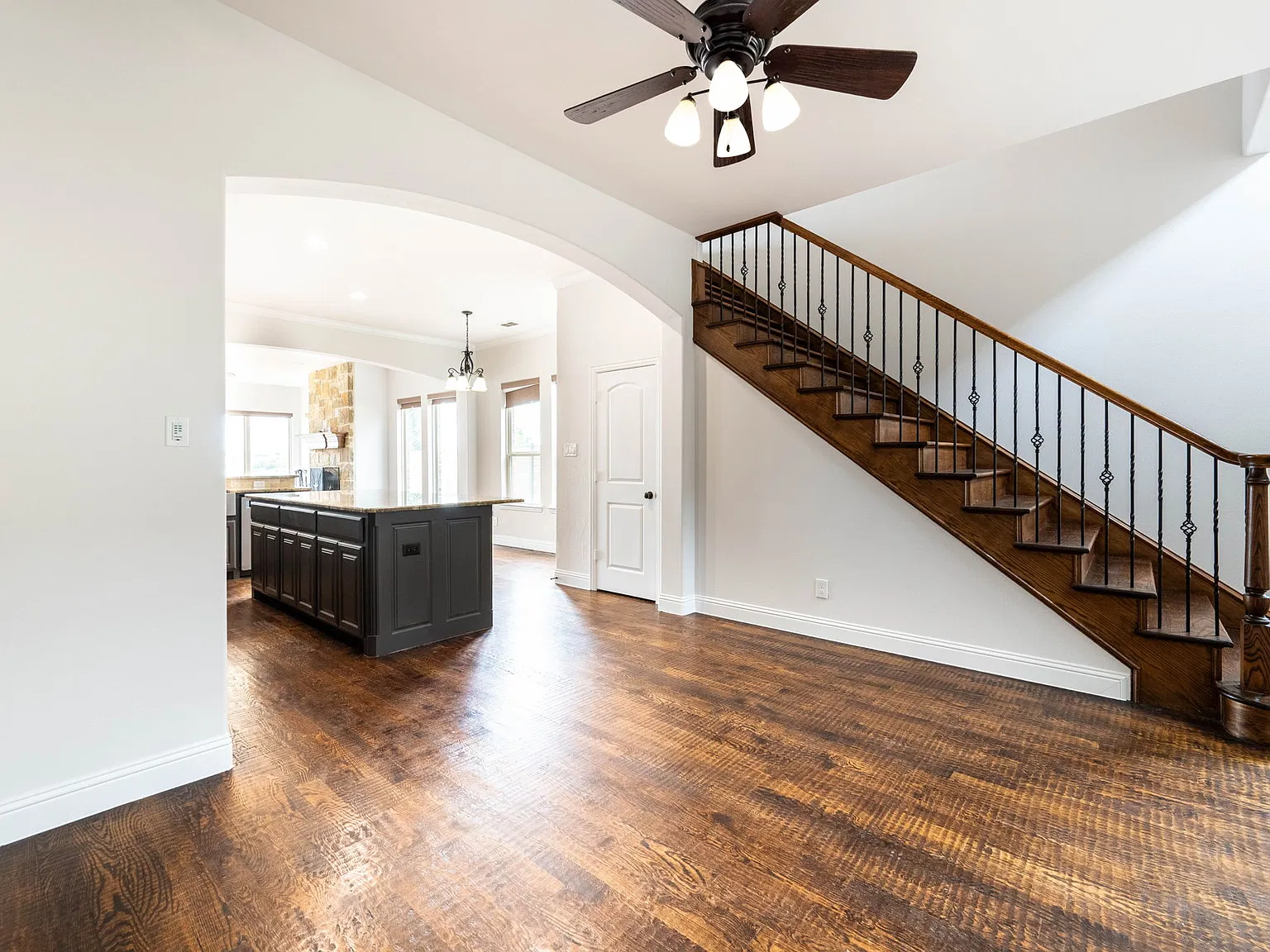 4 bed, 3253 sqft, $6,250 — Photo 4