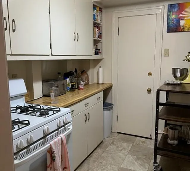 2218 N Summit Ave #101 — Photo 2