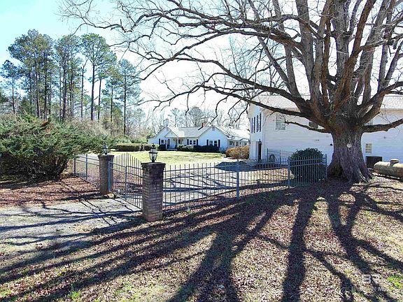 2nd image of 2006 Evergreen Rd