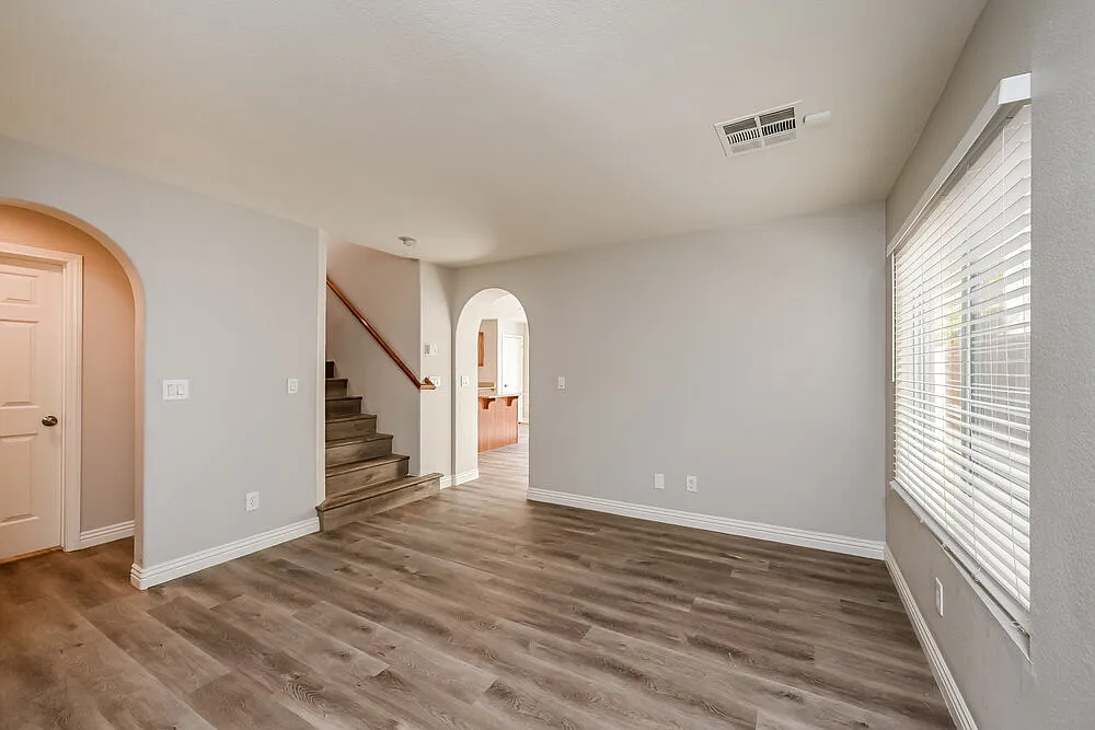 3 bed, 2.5 bath, 1768 sqft, $2,350 — Photo 4