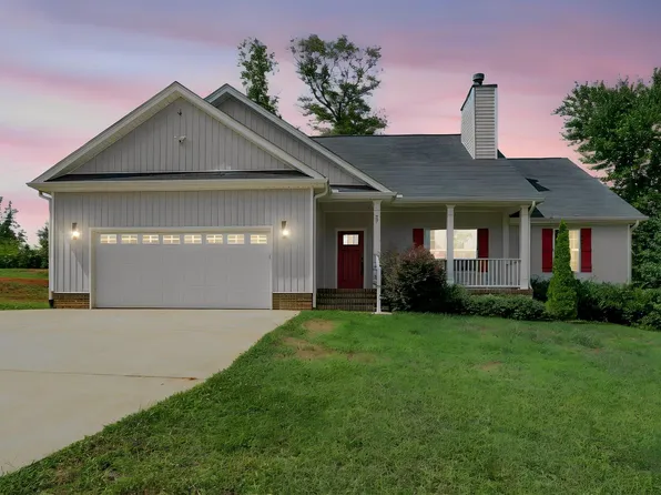 27 Carriage Dr, Greer, SC 29651