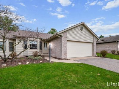 2502 Falcon Pointe Dr NW, Grand Rapids, MI, 49534