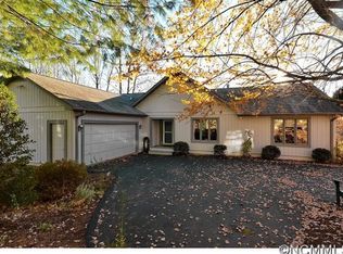 1471 Mountain Meadow Dr, Hendersonville, NC 28739