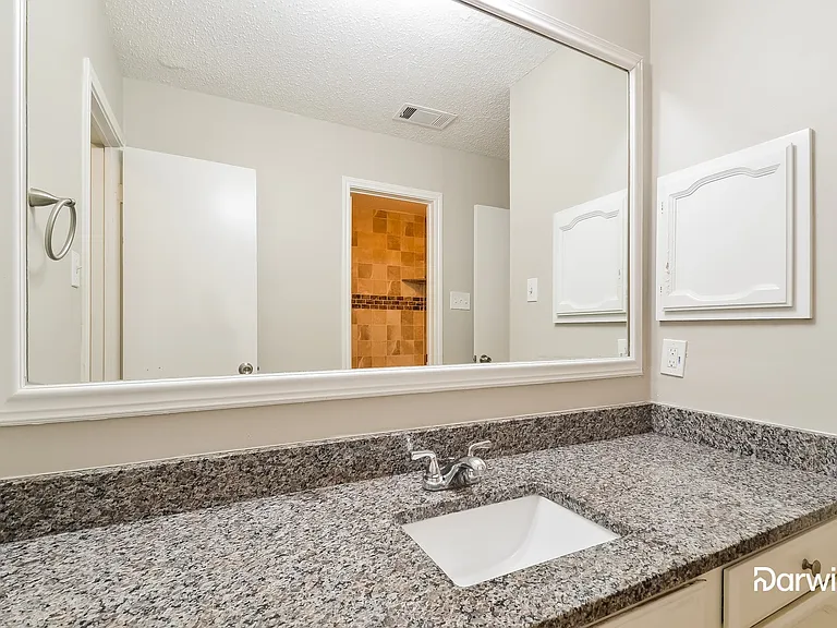 905 Sandhurst Dr — Photo 12