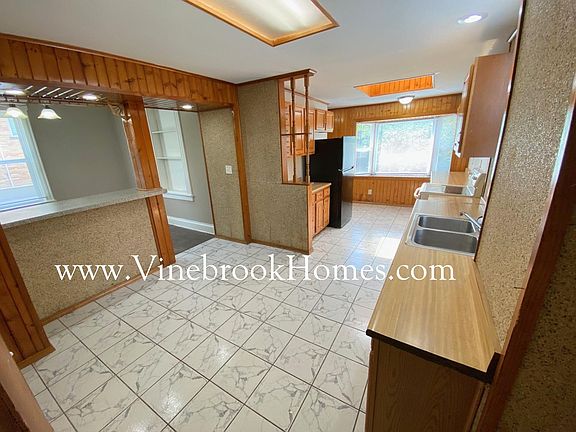 5th image of 3731 Dina Ave