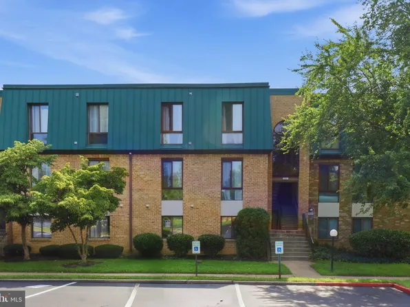 1004 Brinker Dr APT 201, Hagerstown, MD 21740
