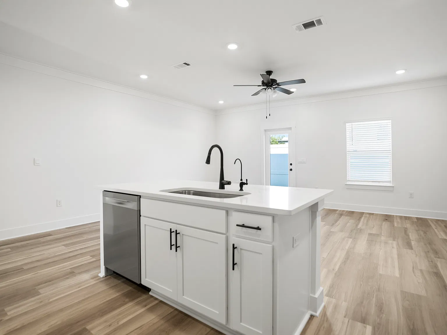 3 bed, 2.5 bath, 1459 sqft, $2,800 — Photo 4