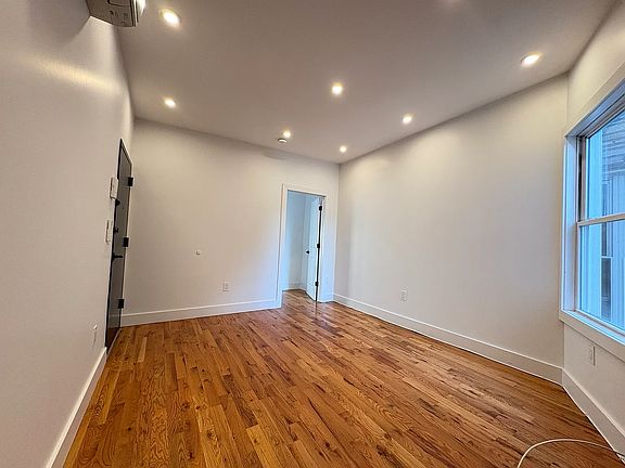 5th image of 227 Clinton Ave #6D