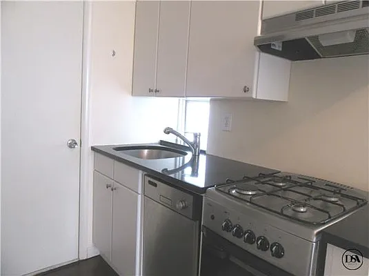 Rented by DSA Realty | media 8