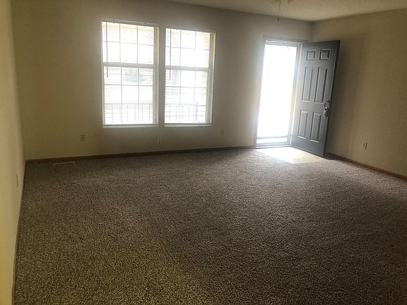 4th image of 1307 NW Valley Woods Ct