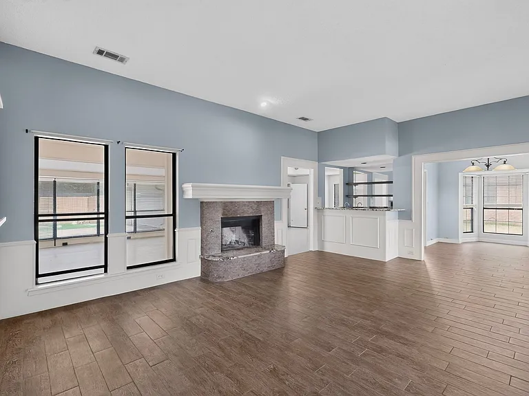 1207 Mistywood Ln — Photo 4
