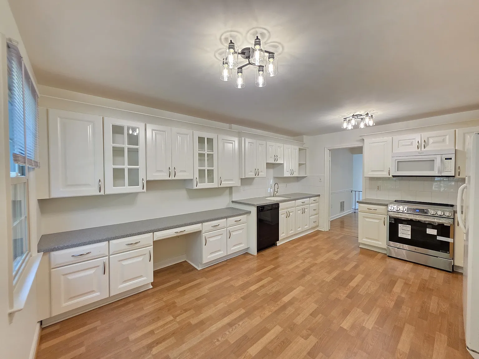 4 bed, 3.5 bath, 1832 sqft, $4,000 — Photo 3