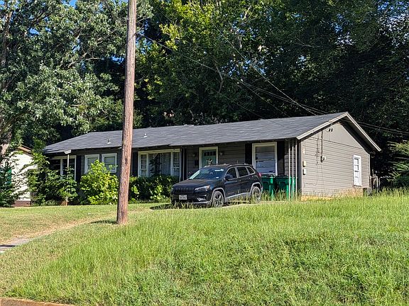 3rd image of 1010 E Brazos St