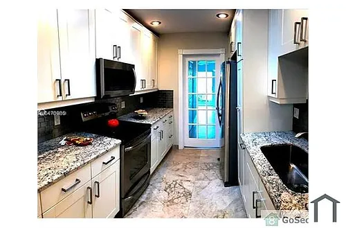 301 Bonaventure Blvd #16 Photo 1