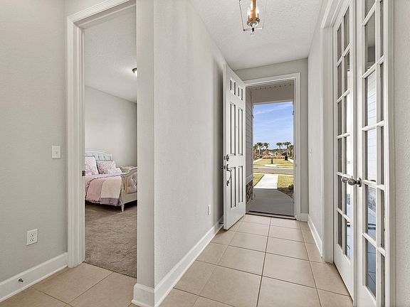 3rd image of 118 Daniel Park Cir