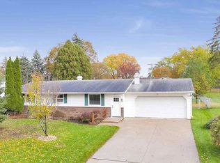 2217 Barberry Ln, Green Bay, WI 54304