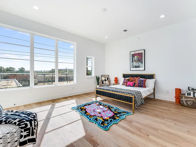 2080 Kelly Ave #102 — Photo 6