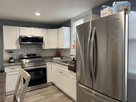 2nd image of 18 Loreto St #1