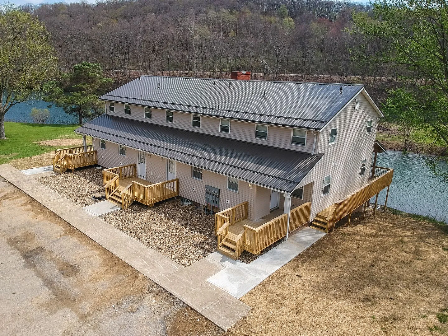 153 Kathleen Dr — Photo 3
