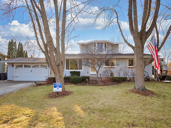 2nd image of 915 N Glenwood Dr