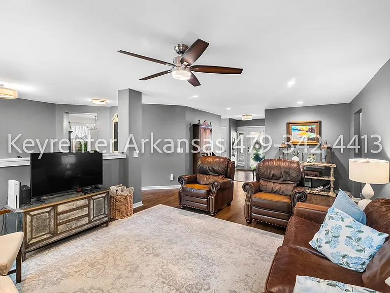 2943 E Setter St — Photo 5