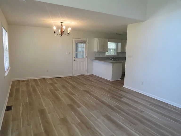 208 Stroud St — Photo 4