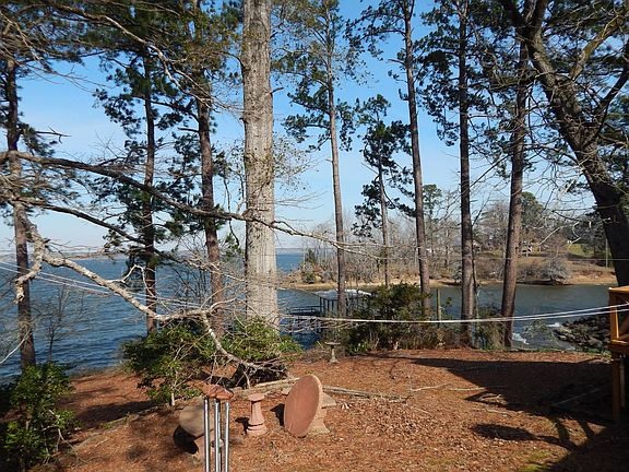 2nd image of 90 Chapel Ln