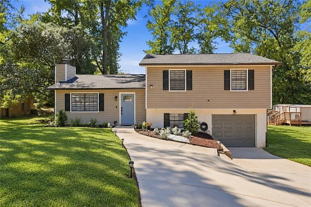 4 bed, 3.0 bath, 1552 sqft, $3,000 — Photo 1