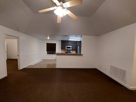 3rd image of 628 Dogwood Ln