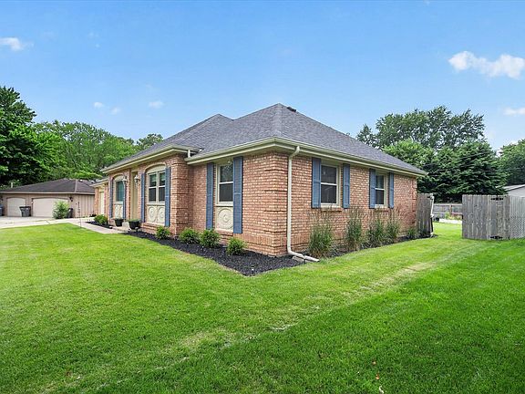 3rd image of 1705 Brookwood Dr