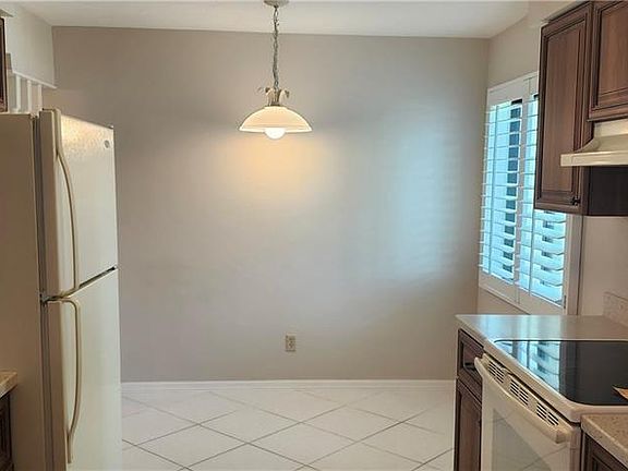 4th image of 221 Fox Glen Dr APT 2207